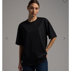 The Row Woman’s Classic Black Short Sleeve Shirt has a relaxed cut. 100% wool.
